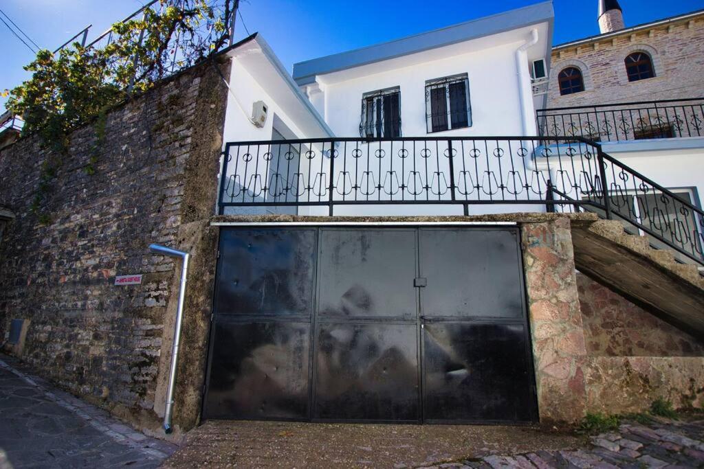Emblematic House 3
