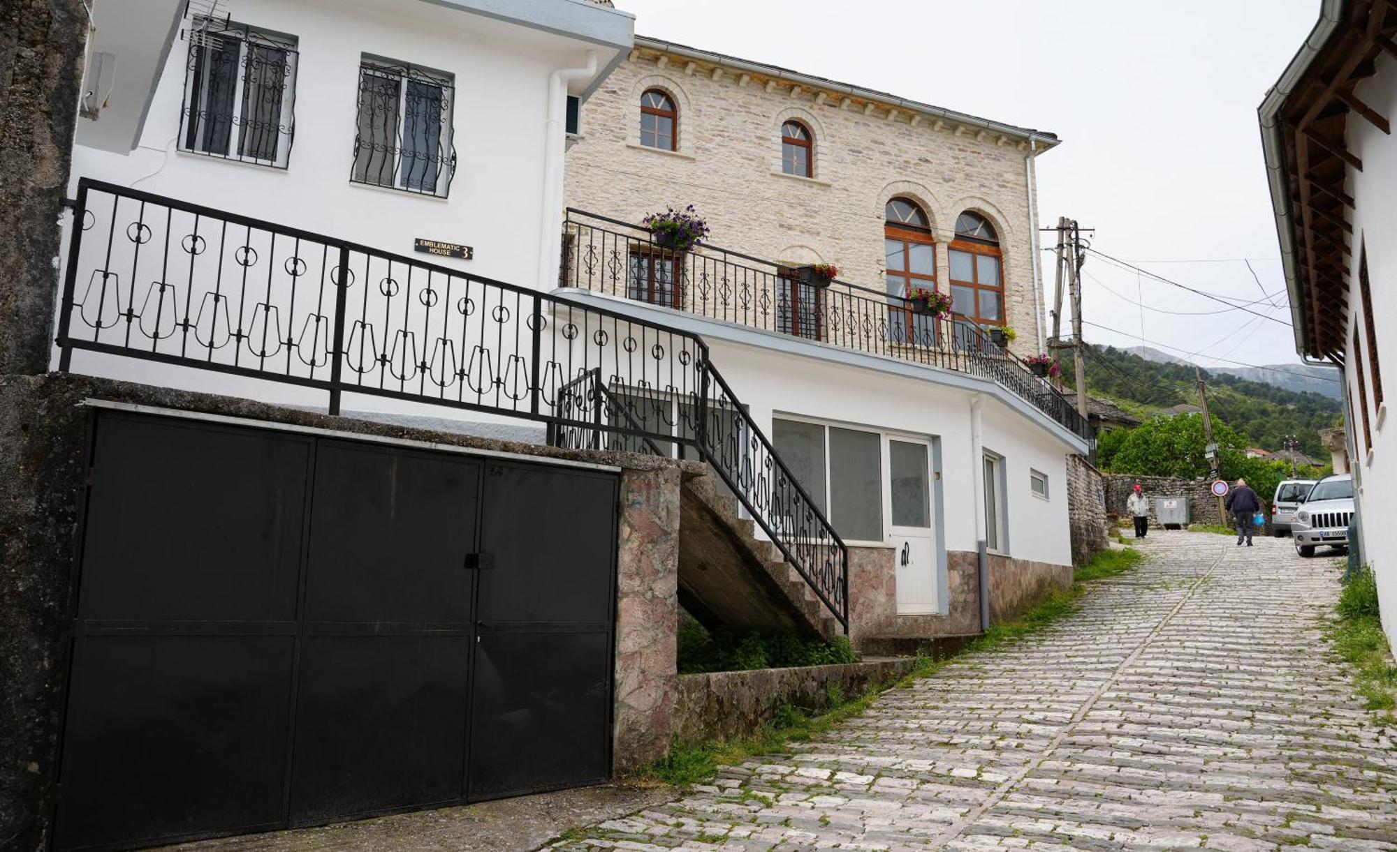 Emblematic House 3 Apartament *